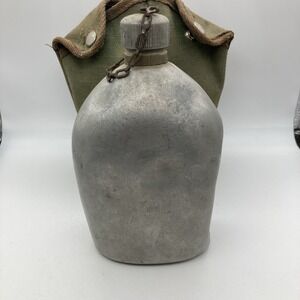 ORIGINAL WWII US ARMY INFANTRY A.G.M.CO. 1942 CANTEEN With Cover Attached Lid